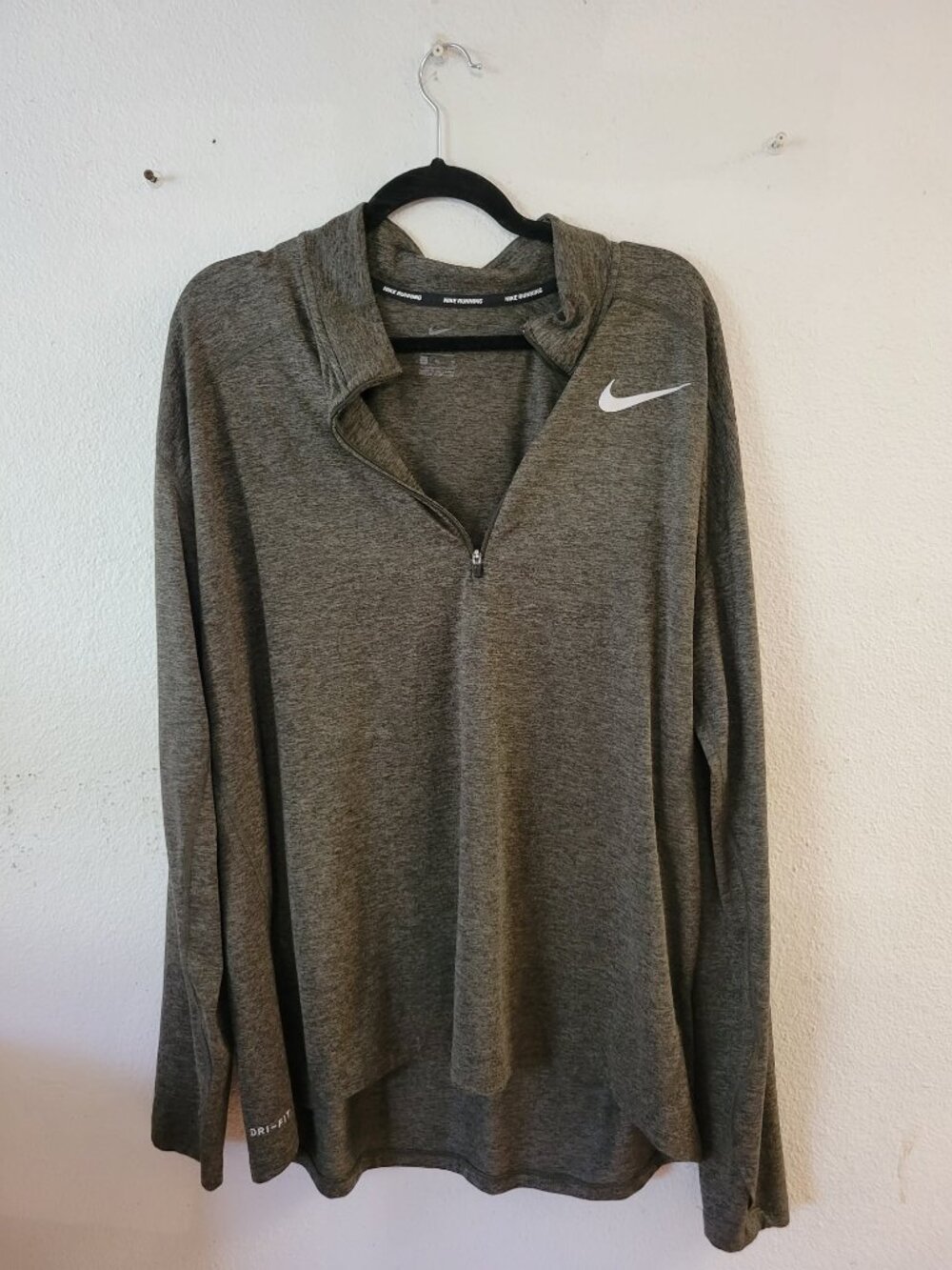 Nike Shirt Mens XL Long Sleeve Dri-FIT Running Top Athletic Performance #303